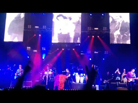 Burning y Carlos Tarque   Una noche sin tí   4 décadas de rock and roll   09 05 15