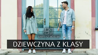 Kadr z teledysku Dziewczyna z Klasy ( Ananasy) tekst piosenki Bartosz Jagielski
