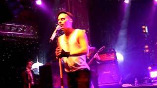 27.11.10 - Oskar Linnros (Annie Hall) @ Berns, Stockholm