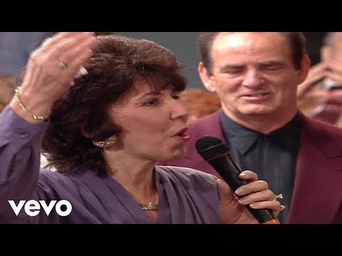 Bill & Gloria Gaither - That's Him [Live] ft. The Hoppers