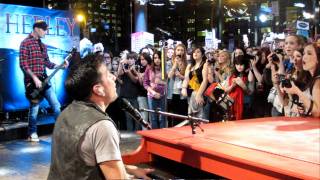 Hedley - Heaven&#39;s gonna wait live at Musique Plus