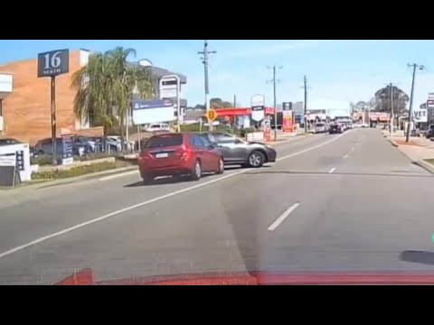Aussiecams - 1 Minute of Bad Driving 120