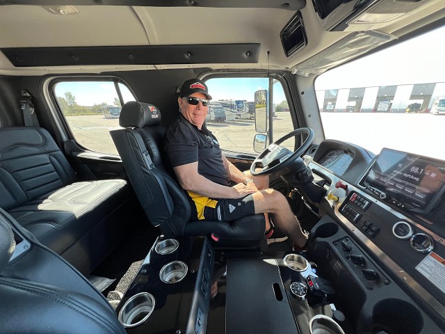 Preview image of 2024 Freightliner M2 106 Bolt (11N242636) youtube video