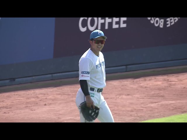 【ファーム】追いついた!! ファイターズ・今川優馬 フェンス際のファールフライをナイスキャッチ!! 2025年6月28日 北海道日本ハムファイターズ 対 横浜DeNAベイスターズ