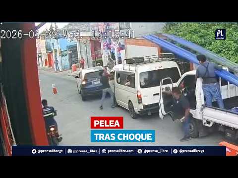 Captan pelea entre conductores tras choque en Retalhuleu; discusión terminó en golpes