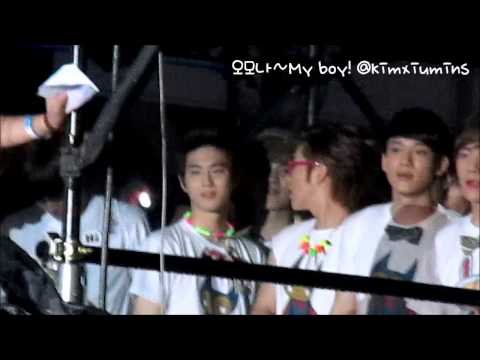 121125 SMTOWNBKK EXO Jamming to TVXQ - Catch Me