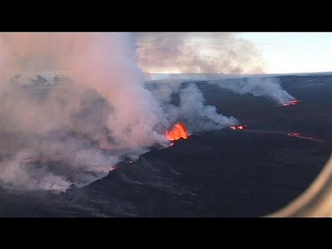 Lávát lövell ki az izlandi vulkán