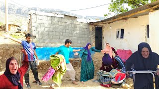 Download lagu Broken Love: Breaking the Villa's Window by the Psychotic First Wife mp3