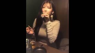 お持ち帰りされそうな美女がお酒を飲むだけの動画