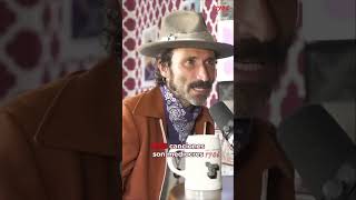 Cuando no tienes una voz buena, las canciones sí tienen que serlo  Leiva