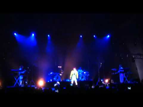 Robyn - You Should Know Better ( Live @ Hollywood Bowl 10/22/11 )