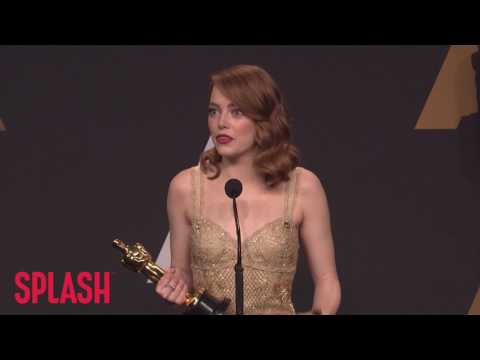 エマ・ストーン、アカデミー賞での作品賞スナフに反応｜Splash News TV (Emma Stone’s Reaction to the Best Picture Snafu at the Oscars | Splash News TV)