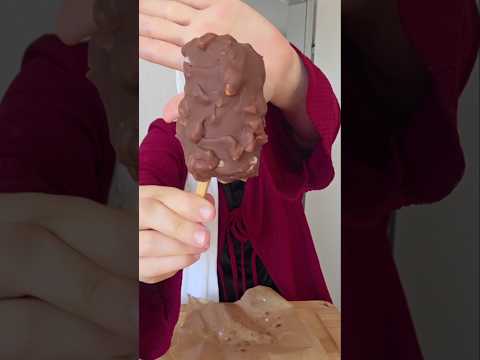 ايس كريم 🍦 كيت كات بمكونين تابعوني قربت اوصل 300 الف💃 #follow #food