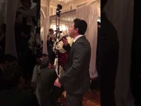 Eli Levin Sings Yaakov Shwekey Im Eshkachech by a Chupa