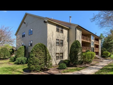 258 Apache Way, Tewksbury, MA Presented by Ron Carpenito.