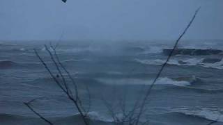 preview picture of video 'Avon Powerplant: Lake Erie Kiting in winter at 40+KTS! Don on a 7M Eclipse.'