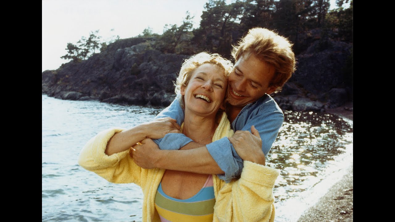 SUMMER NIGHTS / Sommarkvällar (clip)