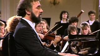 Mozart: Concerto per piano Nº 19, K459. Radu Lupu