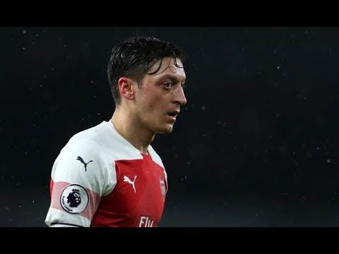 Arsenal ace Mesut Ozil likes post CRITICISING Unai Emery after being left out again