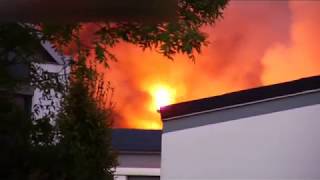 preview picture of video 'Großbrand in Hoya: Lagerhalle eines Fahrradherstellers in Flammen'