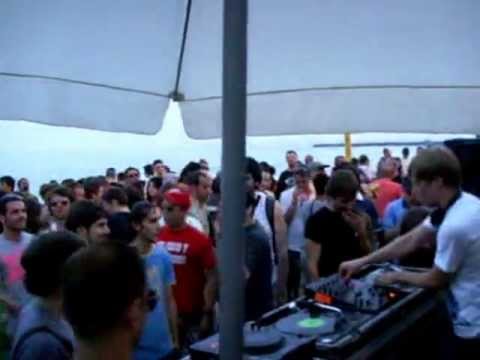 James holroyd at Bpitch beach party off sonar 2006