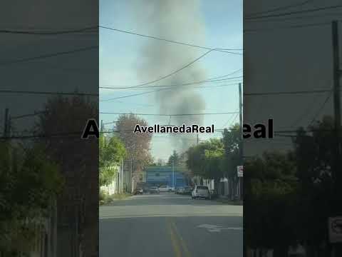 12/06/2026 - Incendio 🔥 en #Avellaneda  📍Avenida Roca y Montes de Oca