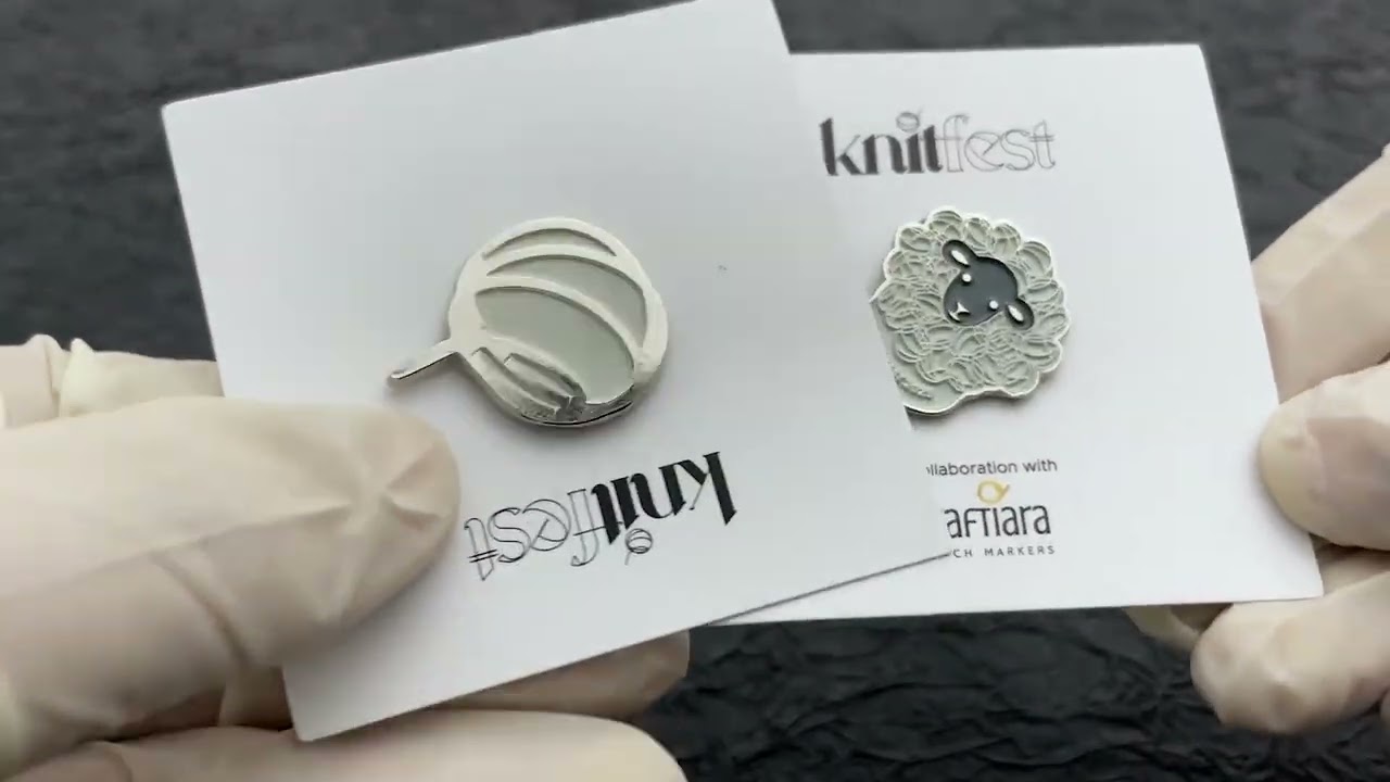 1704-KnitFest 2025 Knitted Texture Lamb Metal Badge