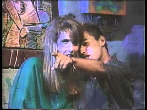 Blue Tile Lounge - Animal Chin