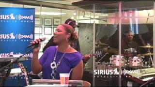 Queen Latifah Performs &quot;Cue The Rain&quot; on SiriusXM&#39;s Artist Confidential