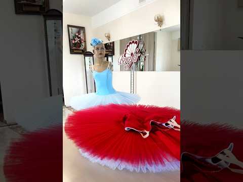 Costum profesional de balet de bază T 0014D - video 4