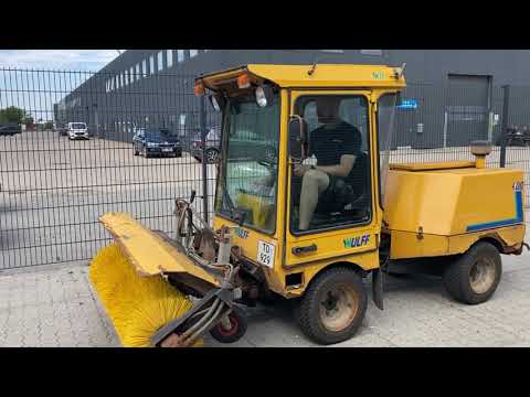 Video: Wulff 400 tractor with sweeper 1