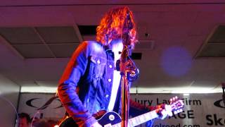 Casey James - &quot;Fall Apart&quot; [4/10/15]