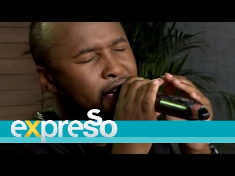 Vusi Nova performs "Thandiwe"