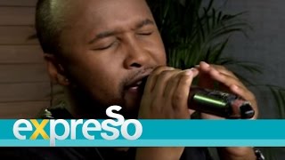 Vusi Nova performs &quot;Thandiwe&quot;