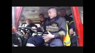 Kadr z teledysku My strażacy (My Słowianie PARODIA Odpowiedź strażaków) tekst piosenki OSP Szopienice