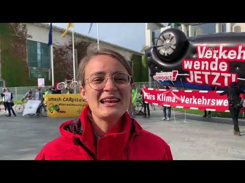 Almanya’da çevreciler ulaşım politikalarının çevre dostu olması için gösteri düzenledi