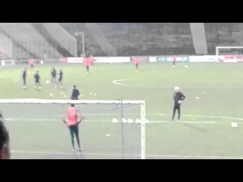 Les joueurs du tours fc a l ' échauffement