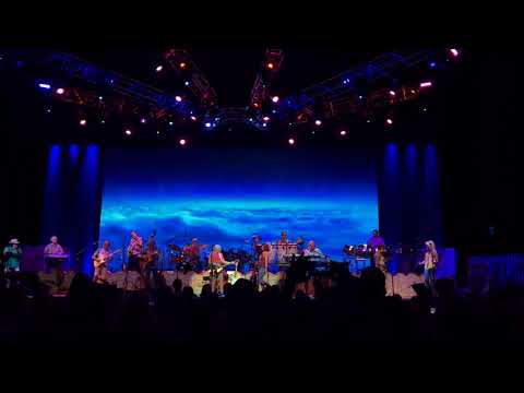 Jimmy Buffett with Sarah Mclachlan, “Learning to Fly” (Oct. 13, 2017, Rogers Arena, Vancouver)
