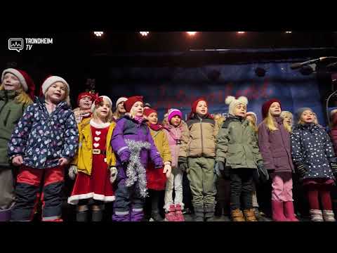Musikalfabrikken synger julen inn på Torgscenen