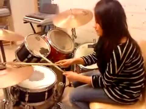 tjejer kom och spela på människa bastrumman finnes!.mp4