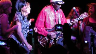 Chuck Berry mobbed by groupie girls 9-16-11 (girls on stage).MTS