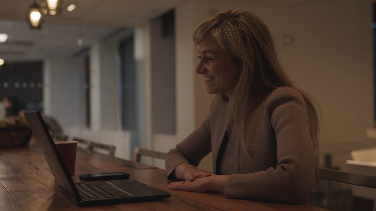 Life as a Consultant | L.E.K. Consulting - YouTube