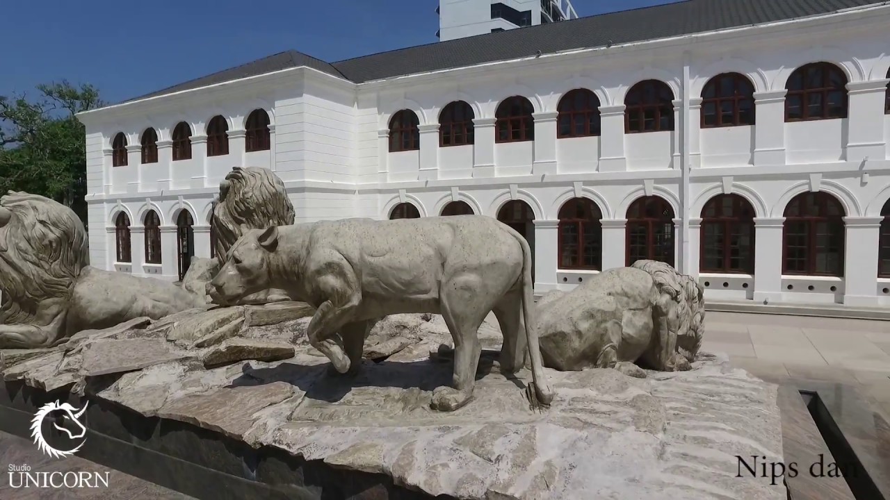 Embark on a walking tour at Arcade Independence Square.