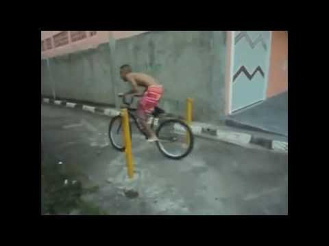 PobreZilla   Mc Guime   Especialista em Fuga 2013 ' Clipe Oficial Hd   Parodia