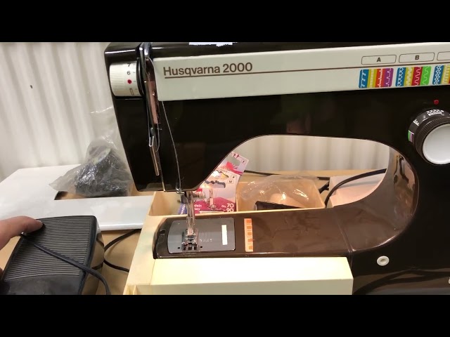 1032594 Husqvarna 2000 ompelukone ja työpiste - Ei pohjahintaa