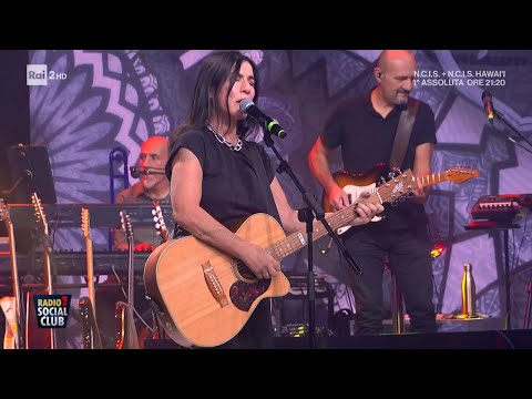 Paola Turci con "Volo così" - Radio2 Social Club 27/10/2023