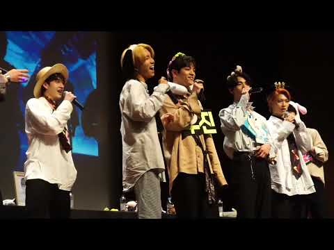 180816 Stray Kids Sangam Fansign Ending Part 2 (Hyunjin, Chan, Woojin, Han singing  parts)