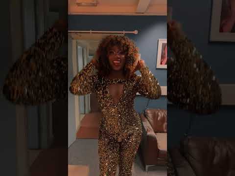 We still love seeing you dance along with us to ‘Stop‘ 💃 Get involved using #Stop25 💖