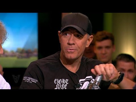 DJ Jean gaat lekker aan de wodka vanavond! - VI ORANJE BLIJFT THUIS