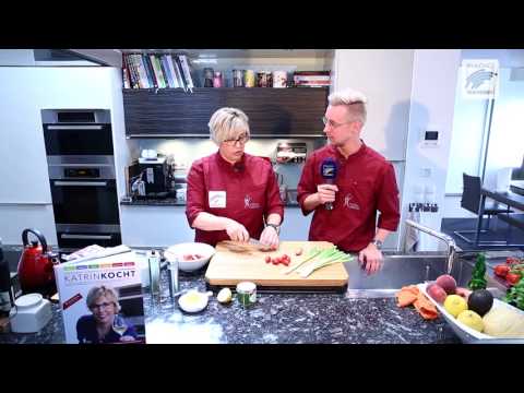 KATRIN KOCHT: Bratwurstsalat (ZUBEREITUNG) HD